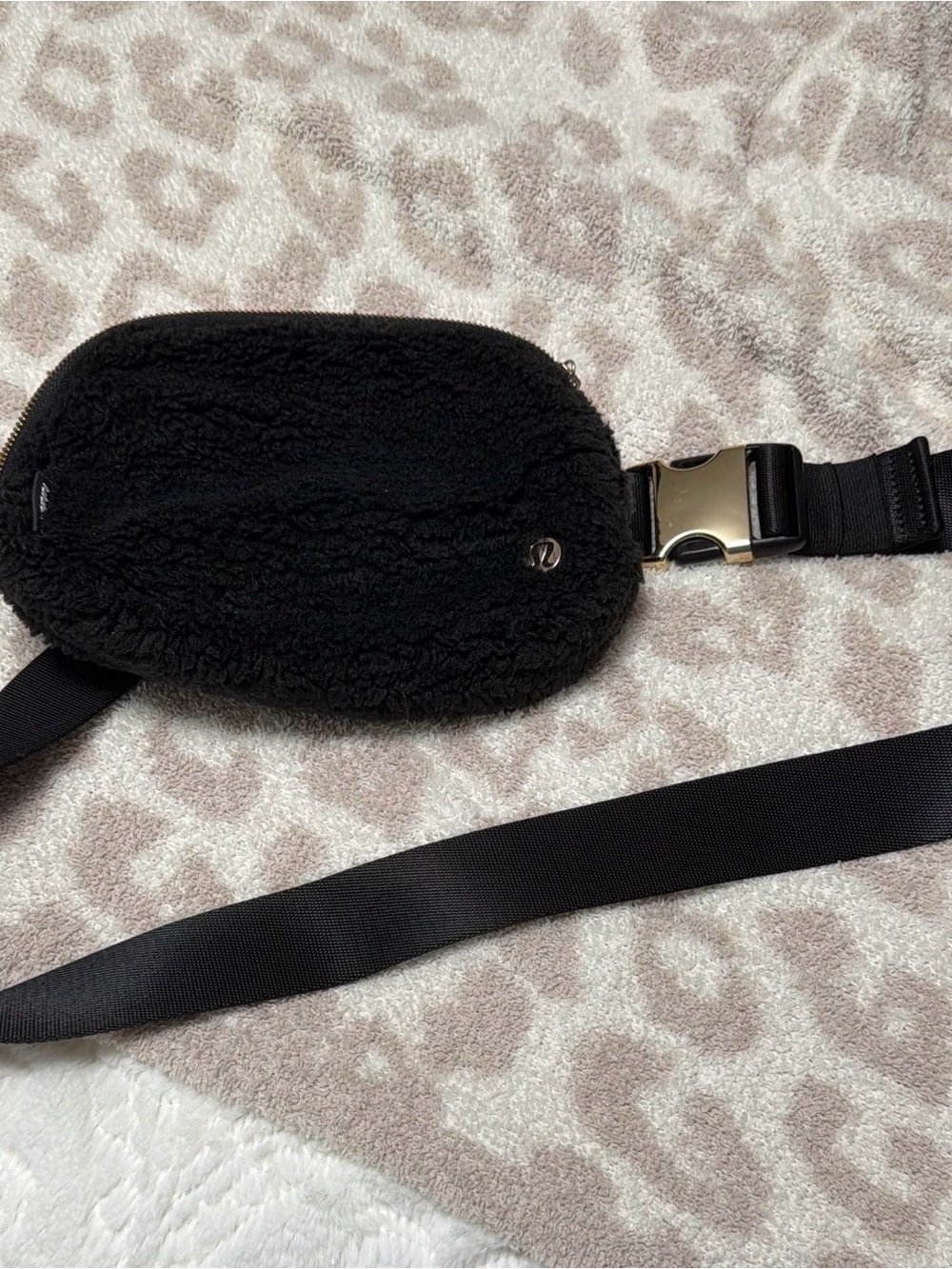 lululemon athletica Black Fleece Crossbody Belt Bag